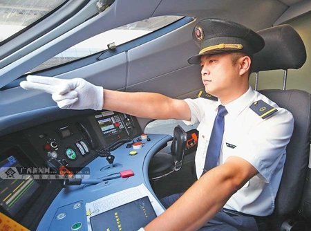 男生想要報(bào)考鐵路學(xué)校選什么專業(yè)好？