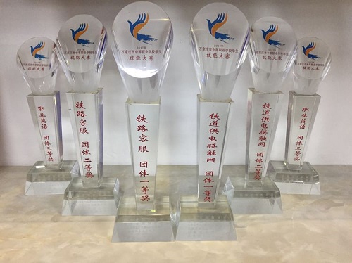 石家莊東華鐵路學(xué)校火車司機(jī)專業(yè)學(xué)費(fèi)多少？